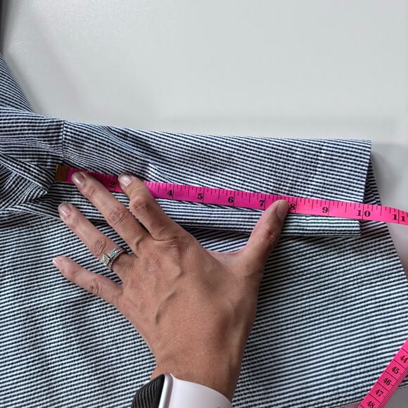 Talbots Women's Size 6 Blue White Striped Seersucker The Perfect Shorts 10 Inch - Picture 9 of 9